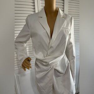 Lioness Black and White Dress Label